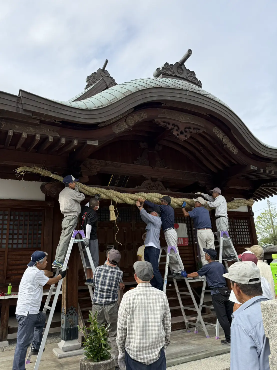 新しくなった春日神社のしめ縄